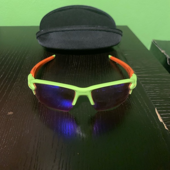 Oakley glasses - Picture 1 of 4